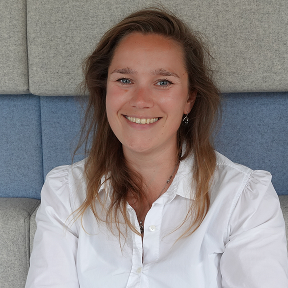 Renee Schluter, Esg manager vriendelijk lachen
